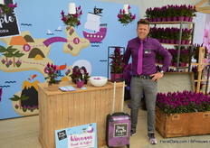 Gertjan Sosef, one of the Deep Purple-guys. Deep Purple is a promotional brand of the Royal van Zanten' celosia varieties, exclusively brought to the market by two Dutch growers Ammerlaan Sosef and WPK.